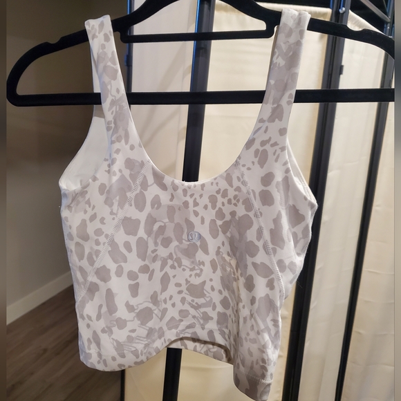 NWOT white and gray Lululemon cheetah workout shirt - Picture 2 of 4